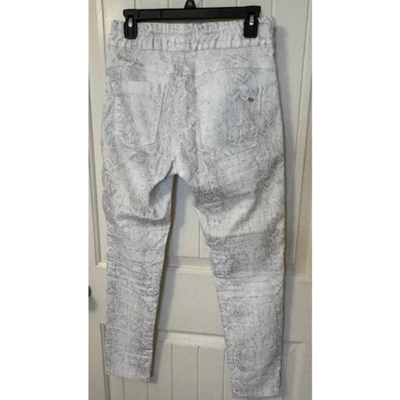 NWOT Bevy Flog Shely High Rise Drawstring Pants White Python Snake Print 27 - Picture 4 of 8